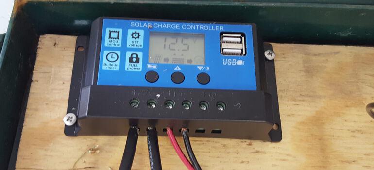 Beginners Guide To Solar Charge Controllers Mppt Vs Pwm Off Grid Permaculture